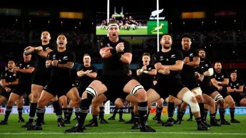 All Blacks realizan el Haka, en su debut en el Mundial de Rugby de Japón, ante Sudáfrica.