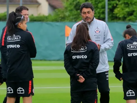 Grave denuncia contra el DT de la Roja femenina por "conductas indebidas"