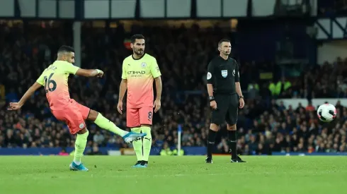 Mahrez se lució con un golazo de tiro libre.