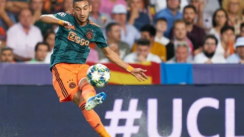 Ziyech la puso en donde no llegan los porteros.