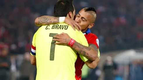 Uno de los últimos abrazos de Bravo con Vidal. Se volverán a encontrar.
