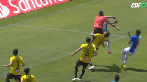 El momento del fuerte golpe entre ambos jugadores.