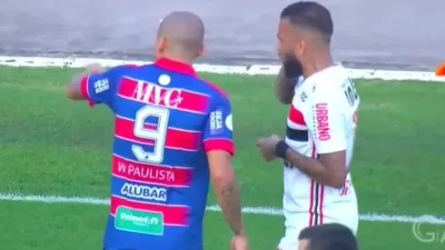 Avispas se fueron contra Dani Alves en pleno partido en Brasil