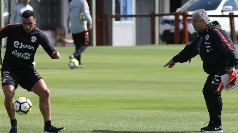 Rueda se rinde ante Paredes: "Qué pena no haber llegado antes a Chile para haberlo disfrutado en su plenitud"