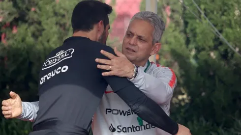 Bravo abraza afectuosamente a Rueda.