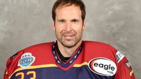 ¡Sorpresa! Petr Cech abandona el retiro para jugar hockey