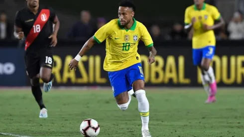 La especial camiseta para Neymar en su partido 100 con la selección de Brasil