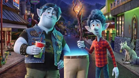Lo personajes principales y las piernas de su padre.