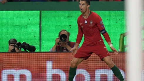 CR7 festeja su gol 699.