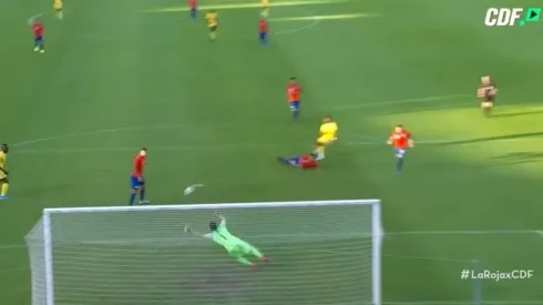 Claudio Bravo no llega al disparo del delantero de Guinea