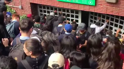 Una de las incursiones masivas de estudiantes durante la jornada del martes.