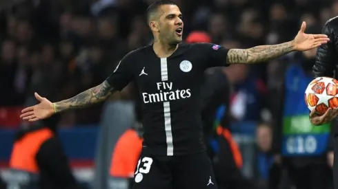 Dani Alves durísimo: "En París son jodidamente racistas"
