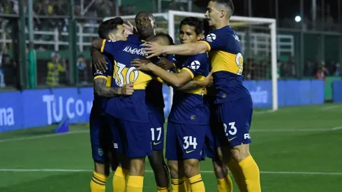 Boca Juniors se enfrenta a Racing por la Superliga de Argentina.