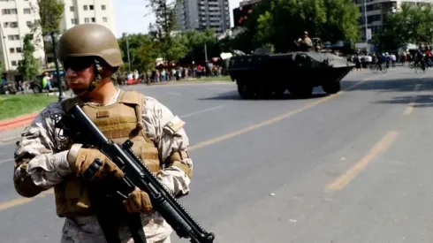 Militares armados en Santiago.