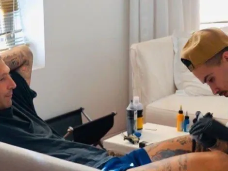 Marco Materazzi y su hijo se tatúan el escudo de Boca