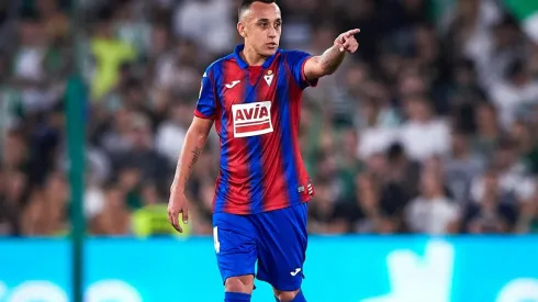 Eibar y Orellana se complican.