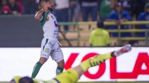 Jean Meneses con su polera.