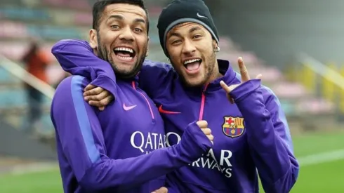 Dani Alves confiesa que reta a Neymar como si fuera su hijo