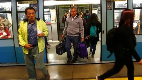 Metro de Santiago amplía su horario de funcionamiento este lunes, junto con la operación de un tramo de la Línea 4.