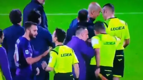 Ribery se enoja con el arbitraje y empuja a un asistente