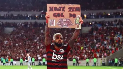 El ariete lució un letrero con la frase "Hoy hay gol de Gabigol"