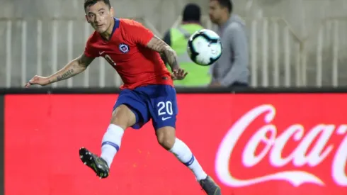 Charles Aránguiz, firme junto al pueblo.