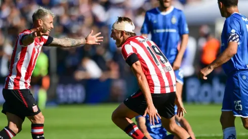 Estudiantes complica aún más a Gimnasia con el descenso.