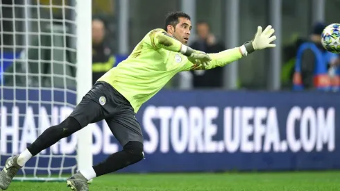Claudio Bravo será titular en el Manchester City en su visita a Liverpool por la Premier League.