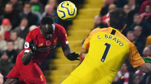 Sadio Mane liquidó el partido y Claudio Bravo sufrió su tercer gol en contra