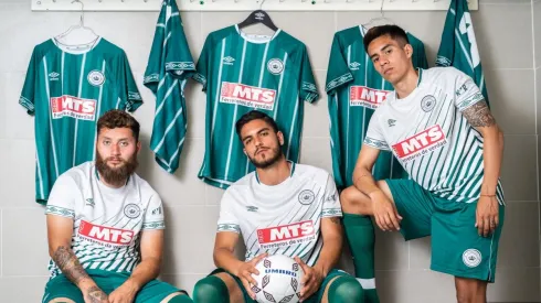 Umbro lanzó al mercado la camiseta oficial del popular club de la comuna de San Joaquín.