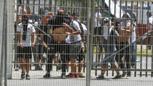 Los barristas de Colo Colo en el estadio de La Florida.