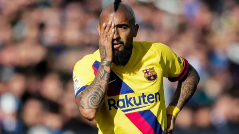 Vidal se tapa un ojo por Chile.