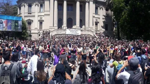 Una concentración en torno a la intervención.