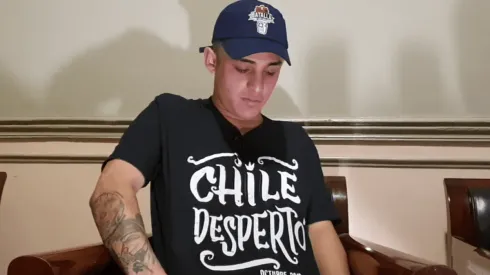 Jokker con la polera de "Chile Despertó".