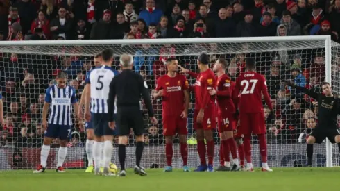 Para blooper del año: Alysson se va expulsado y le convierten insólito gol al Liverpool