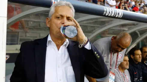 Reinaldo Rueda vuelve a lamentar la suspensión del fútbol chileno