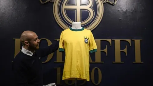 Espectacular subasta vende reliquias de Pelé, Maradona y Jordan