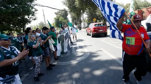 Los hinchas protestan frente a la ANFP.