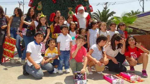 Decenas de niños y niñas de los Programas Sociales del municipio capitalino se reunieron con el Viejito Pascuero.