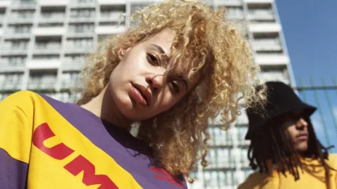 La marca inglesa UMBRO trae por primera vez en Chile su línea de ropa urbana inspirada en la escena futbolera londinense de los años noventa.