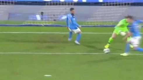 Error garrafal del portero del Genk