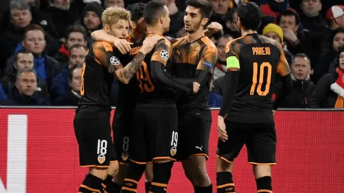 Valencia avanza como líder