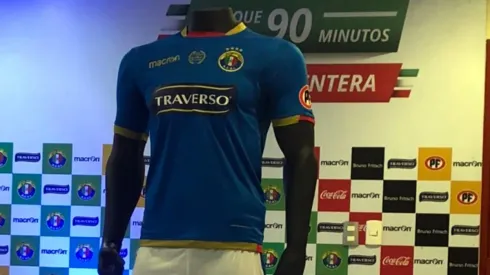 Audax presentó su revolucionario nuevo color azul en la camiseta