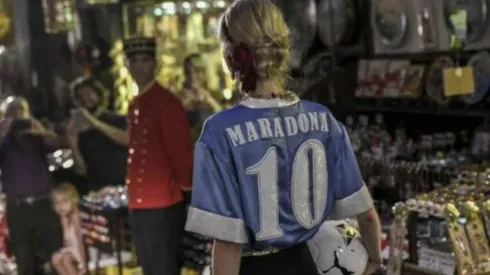 Condenan a Dolce Gabbana a pagarle 60 palitos a Diego Maradona