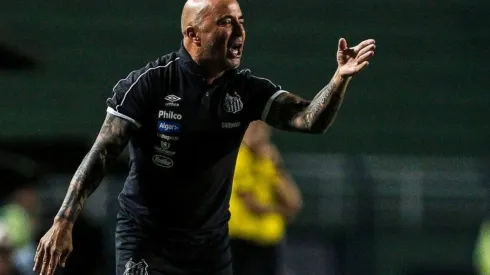 Esto ya lo vi: Sampaoli demanda a Santos para evitar pago por irse del club