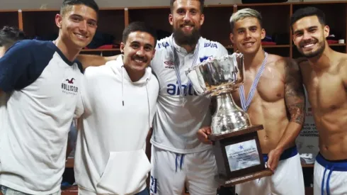 Nacional posó con la copa después de su lamentable caída