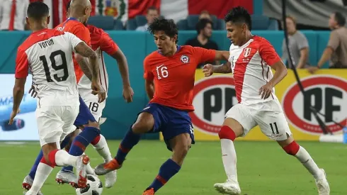 Aníbal Mosa avisa que "esta semana" se define la llegada de Matías Fernández a Colo Colo