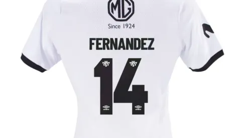 La 14 de Colo Colo actualmente pertenece a Carlos Carmona, pero Matías Fernández la llevó a la gloria