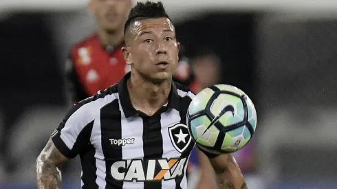 Valencia debe finiquitar su contrato con Botafogo para llegar al estadio Monumental.