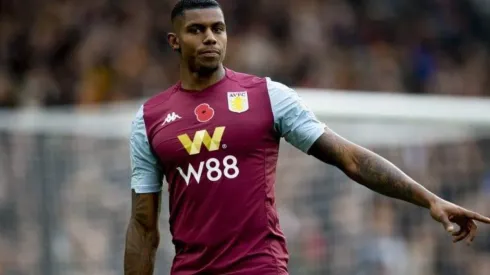 El delantero brasileño vistiendo los colores del Aston Villa.